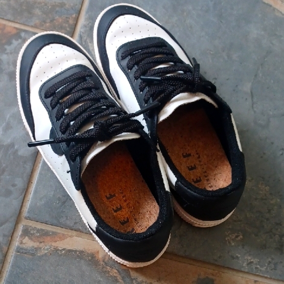 Reef Black and White Casual Sneakers - Picture 1 of 3